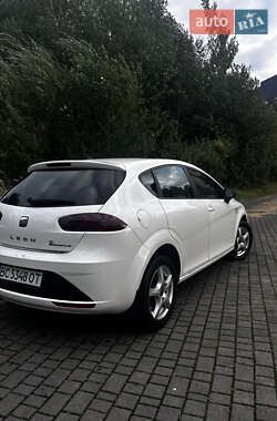 Хэтчбек SEAT Leon 2011 в 