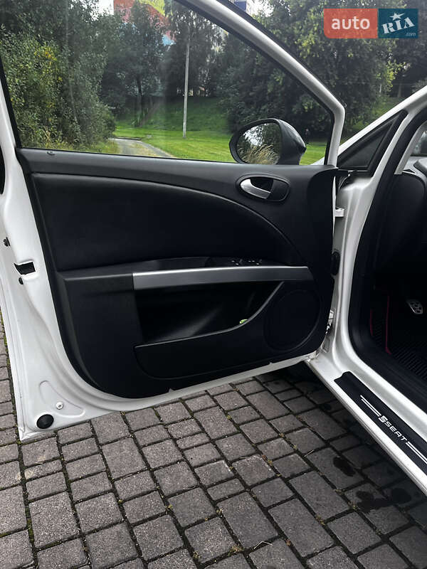 Хэтчбек SEAT Leon 2011 в Львове