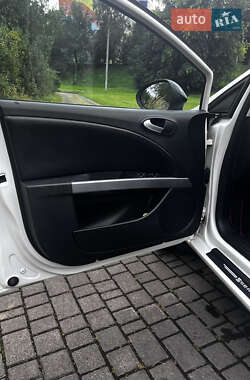 Хэтчбек SEAT Leon 2011 в 