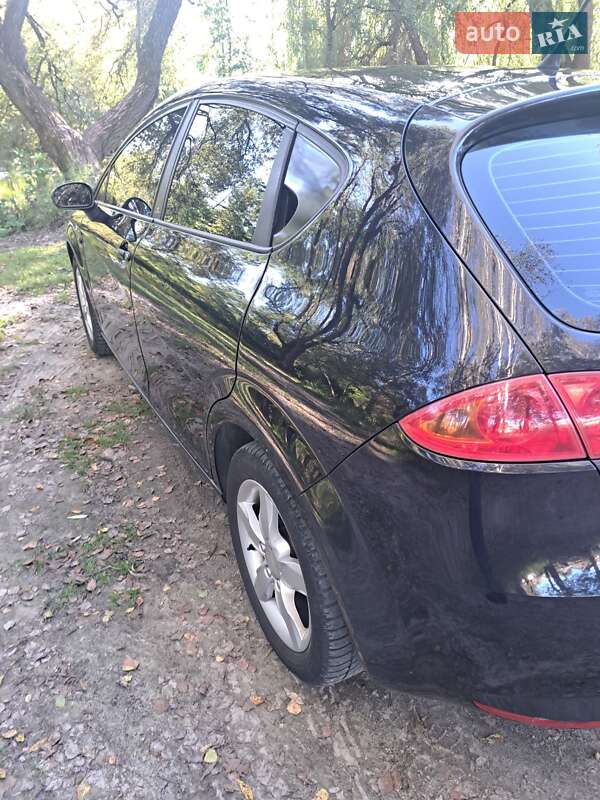 Хэтчбек SEAT Leon 2008 в Звягеле