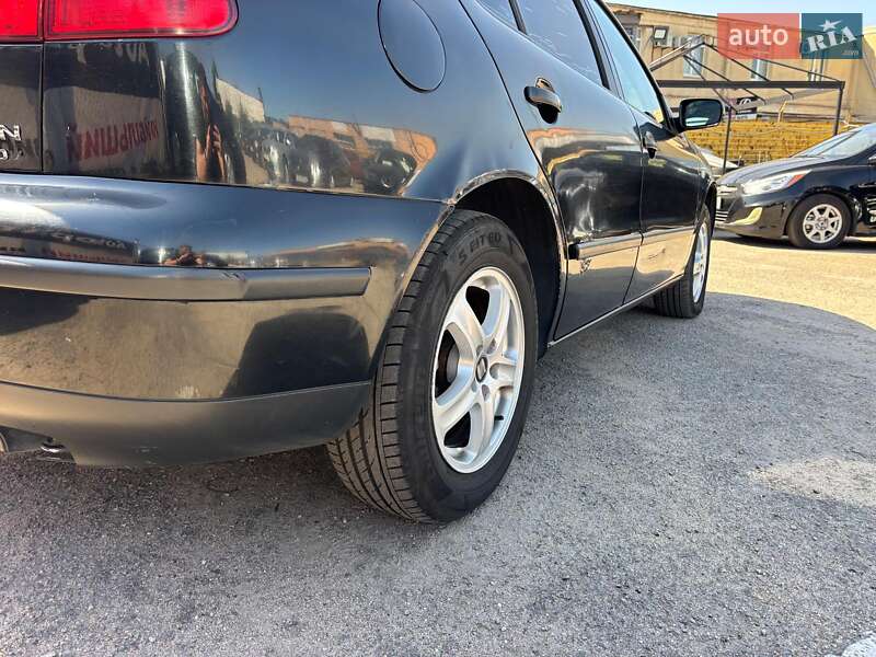 Хэтчбек SEAT Leon 2001 в Запорожье