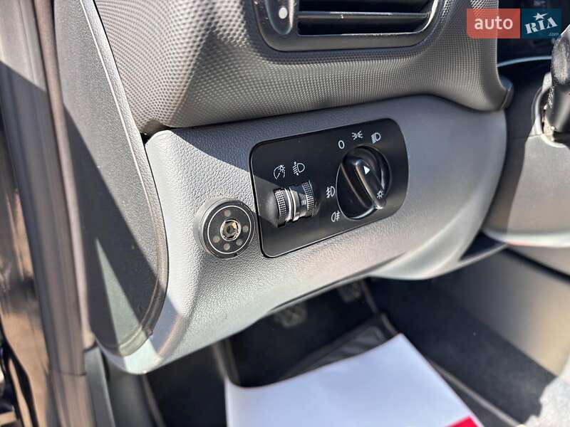 Хэтчбек SEAT Leon 2001 в Запорожье