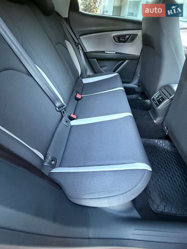 Хэтчбек SEAT Leon 2013 в Кривом Роге
