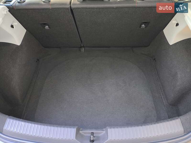 Хэтчбек SEAT Leon 2013 в Лубнах