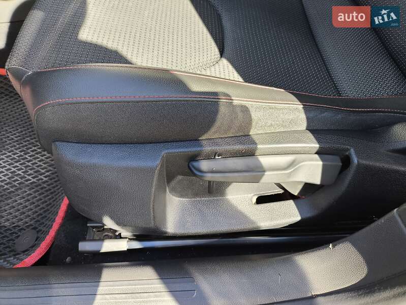 Хэтчбек SEAT Leon 2013 в Лубнах