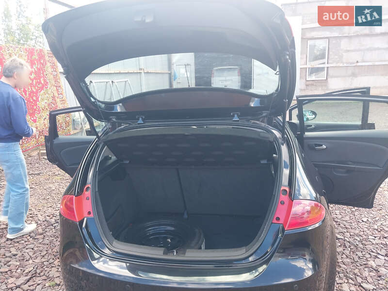Хэтчбек SEAT Leon 2012 в Кривом Роге