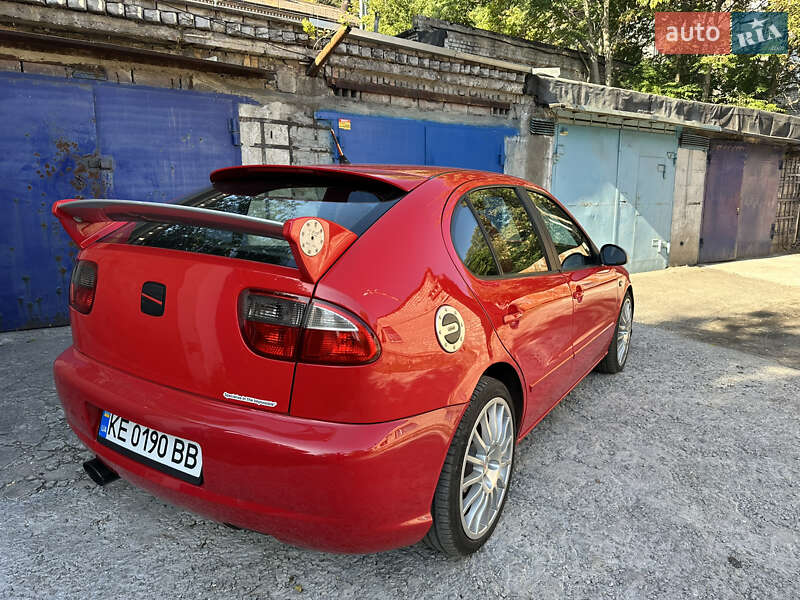 Хетчбек SEAT Leon 2004 в Кам'янському