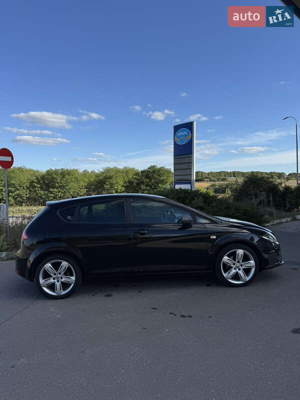 Хэтчбек SEAT Leon 2012 в Великой Багачке