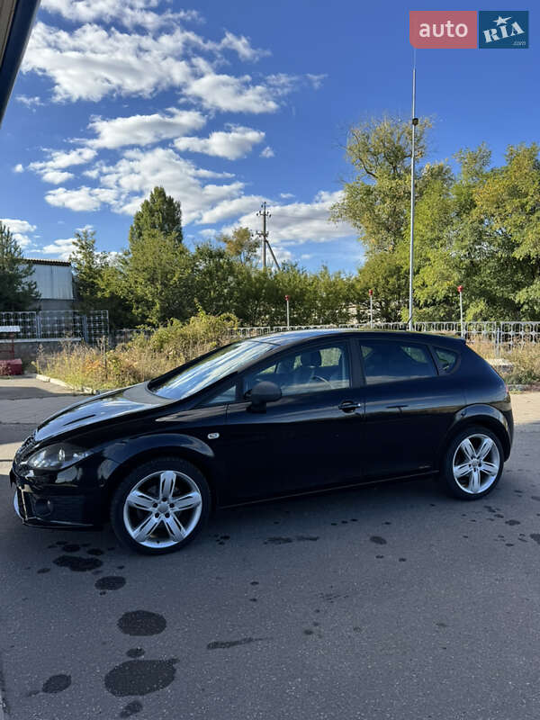 Хэтчбек SEAT Leon 2012 в Великой Багачке