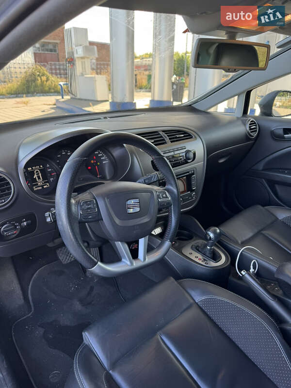 Хэтчбек SEAT Leon 2012 в Великой Багачке
