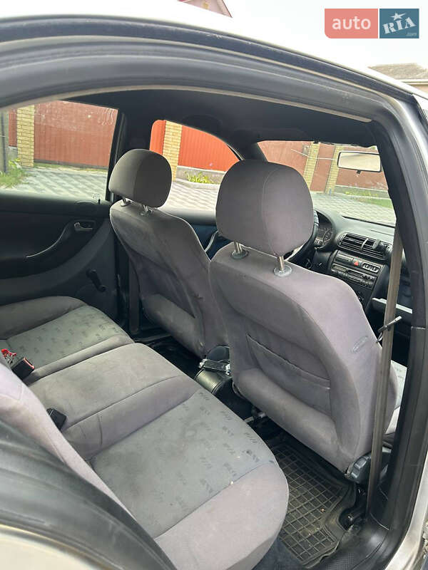 Хэтчбек SEAT Leon 2001 в Броварах