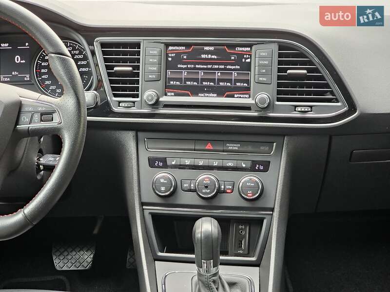 Хэтчбек SEAT Leon 2016 в Киеве