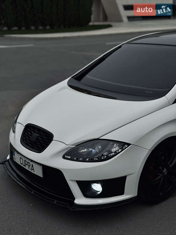 Хэтчбек SEAT Leon 2010 в Днепре