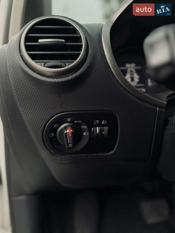 Хэтчбек SEAT Leon 2010 в Днепре