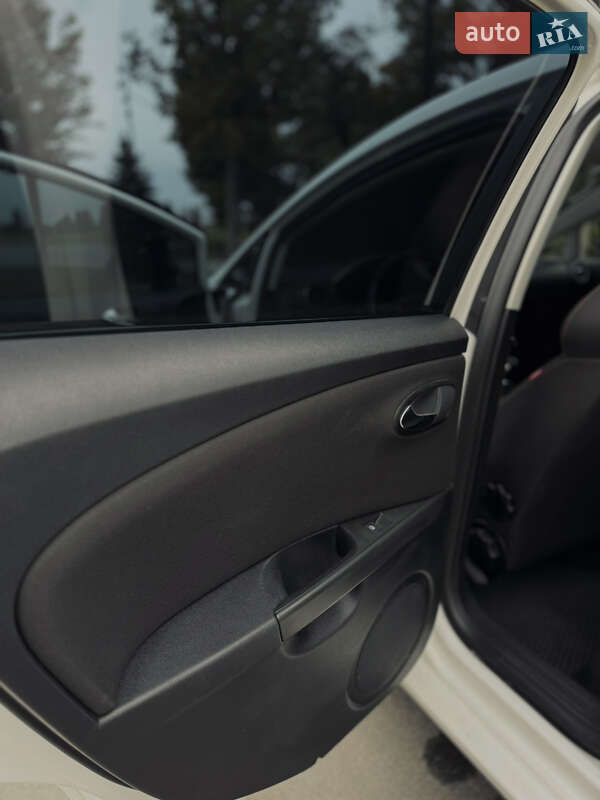 Хэтчбек SEAT Leon 2010 в Днепре