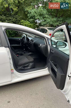 Хэтчбек SEAT Leon 2011 в 