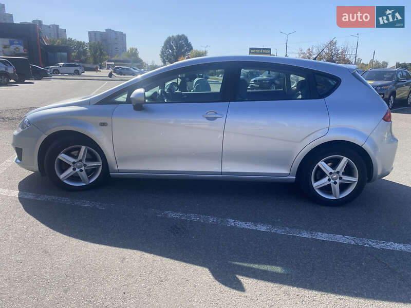 Хэтчбек SEAT Leon 2010 в Харькове