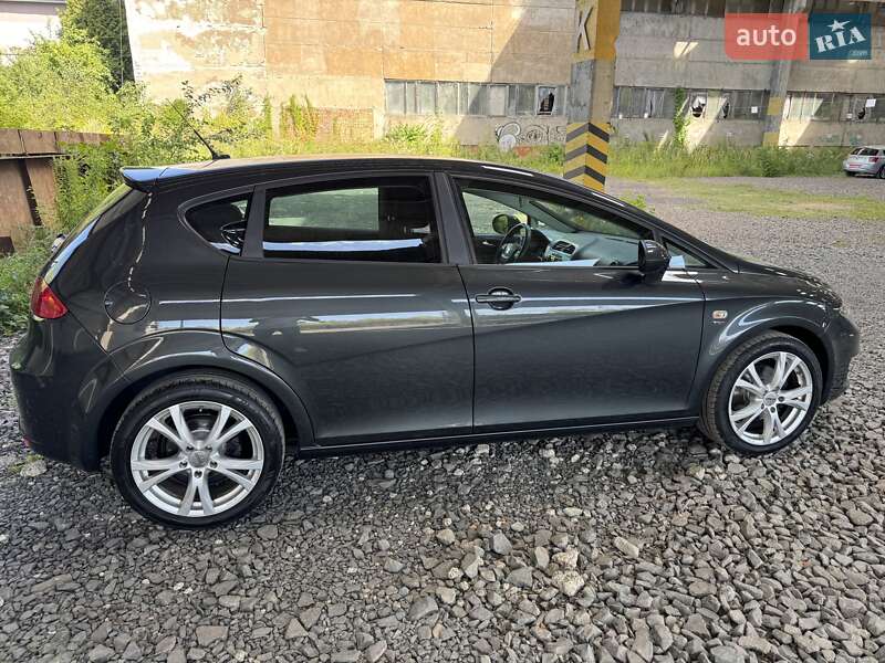 Хэтчбек SEAT Leon 2010 в Луцке