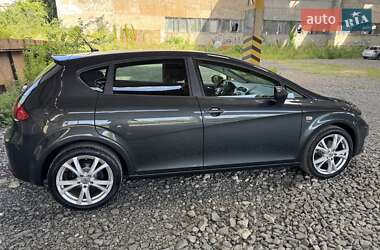 Хэтчбек SEAT Leon 2010 в 