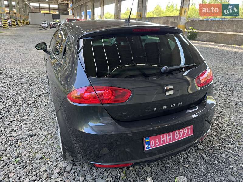 Хэтчбек SEAT Leon 2010 в Луцке
