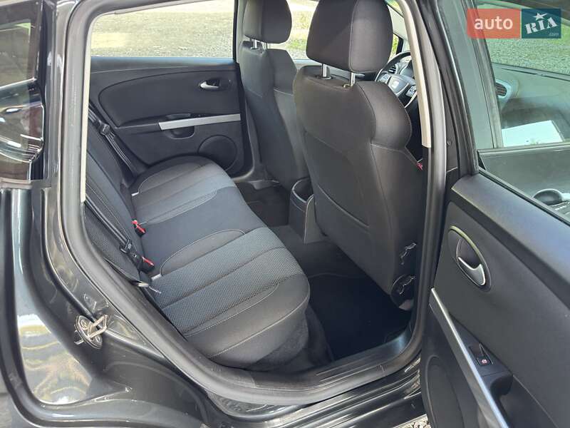 Хэтчбек SEAT Leon 2010 в Луцке
