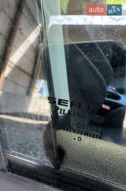Хэтчбек SEAT Leon 2010 в 