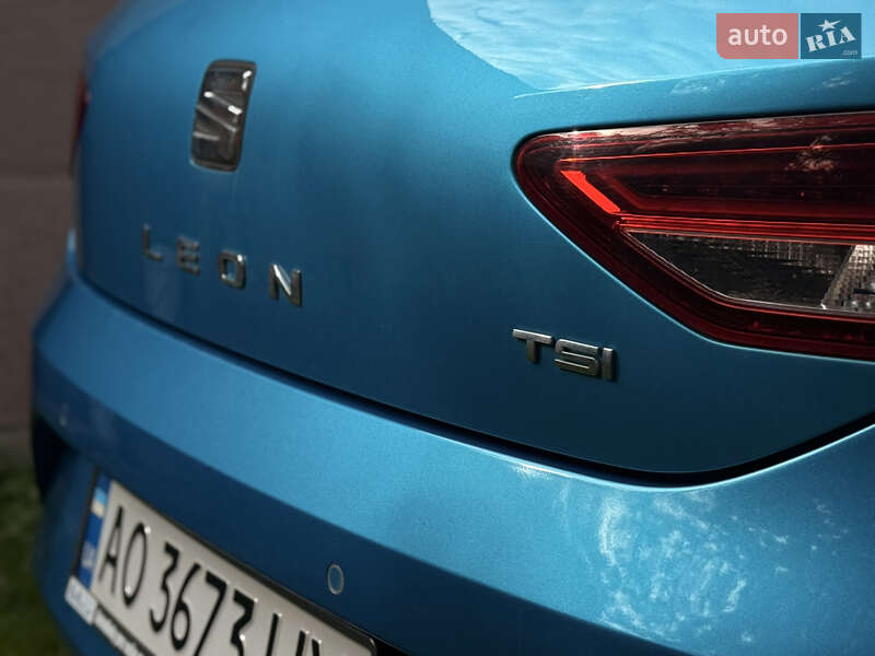 Хэтчбек SEAT Leon 2015 в Ужгороде