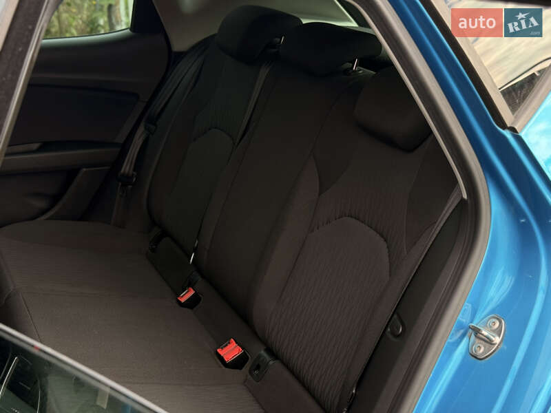 Хэтчбек SEAT Leon 2015 в Ужгороде