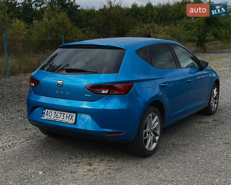 Хэтчбек SEAT Leon 2015 в Ужгороде