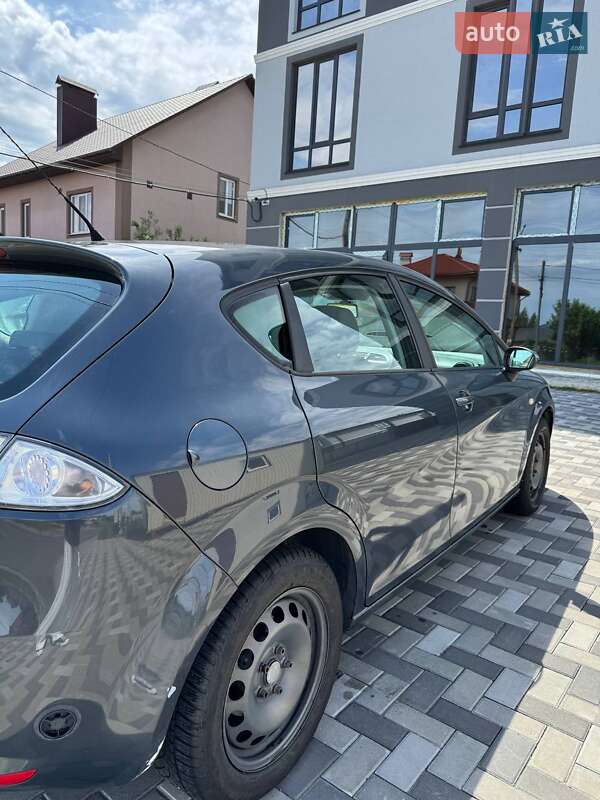 Хэтчбек SEAT Leon 2007 в Софиевской Борщаговке