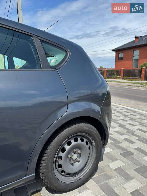 Хэтчбек SEAT Leon 2007 в Софиевской Борщаговке