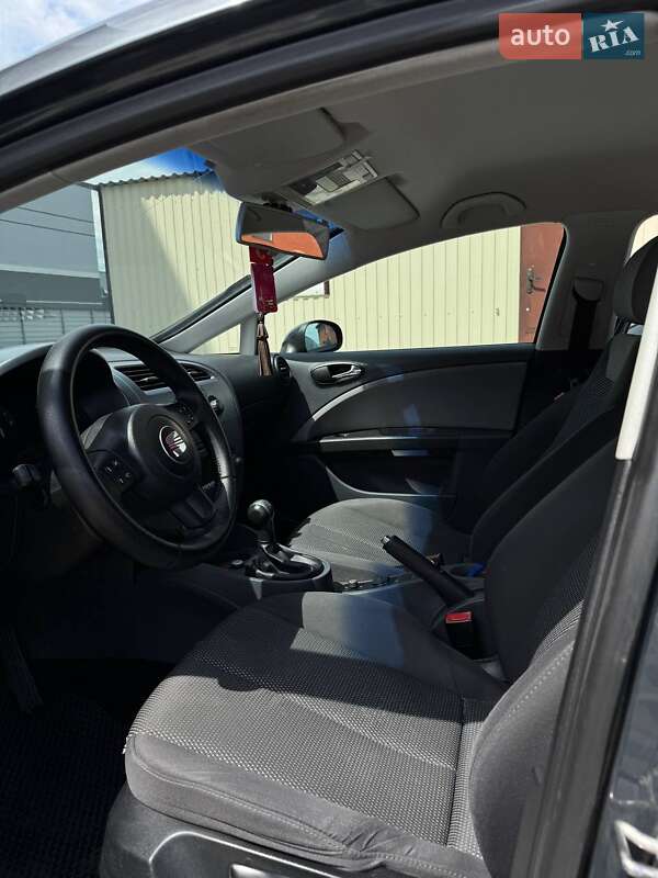 Хэтчбек SEAT Leon 2007 в Софиевской Борщаговке