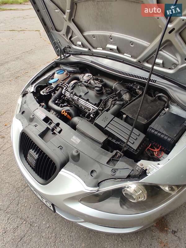 Хэтчбек SEAT Leon 2007 в Сокале