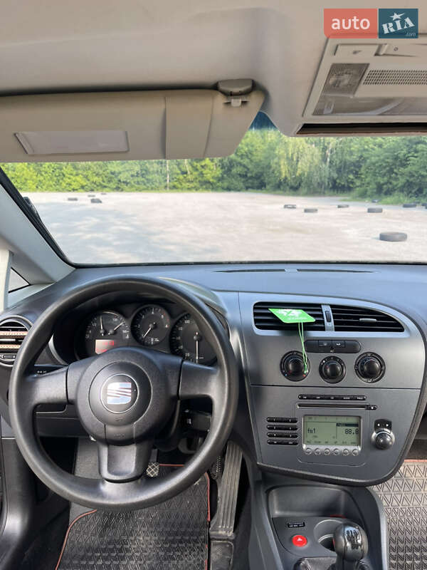 Хэтчбек SEAT Leon 2006 в Звягеле фото 8 Хэтчбек SEAT Leon 2006 в Звягеле