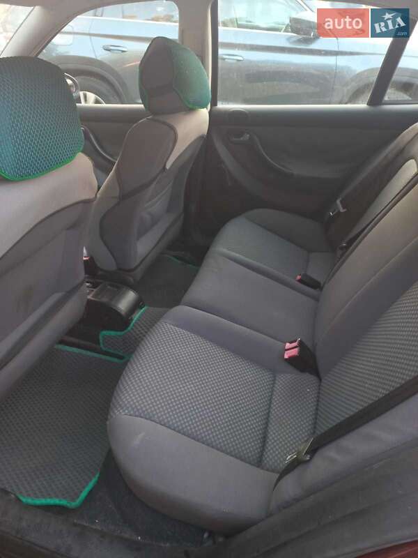 Хэтчбек SEAT Leon 2004 в Киеве