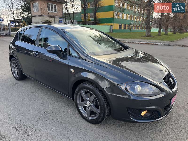Хетчбек SEAT Leon 2010 в Луцьку