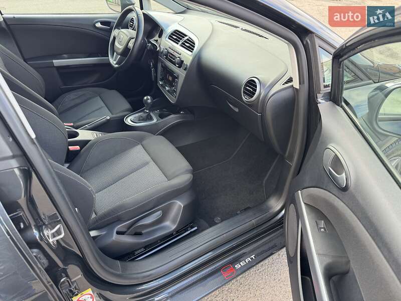 Хетчбек SEAT Leon 2010 в Луцьку