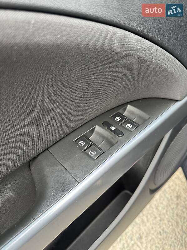 Хетчбек SEAT Leon 2010 в Луцьку