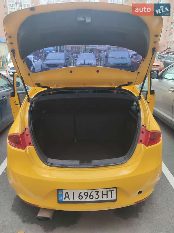 Хэтчбек SEAT Leon 2007 в Киеве