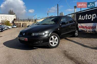 Хэтчбек SEAT Leon 2001 в Запорожье