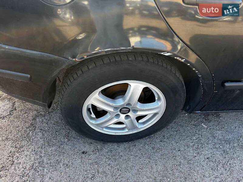 Хетчбек SEAT Leon 2001 в Запоріжжі