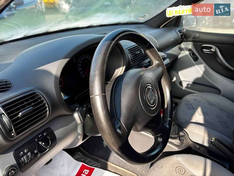 Хетчбек SEAT Leon 2001 в Запоріжжі