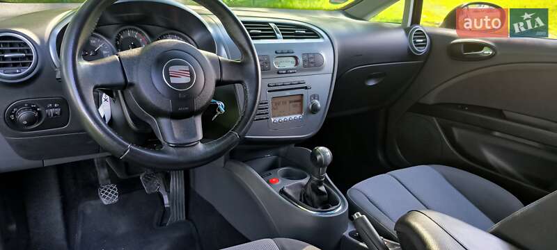 Хэтчбек SEAT Leon 2007 в Хырове