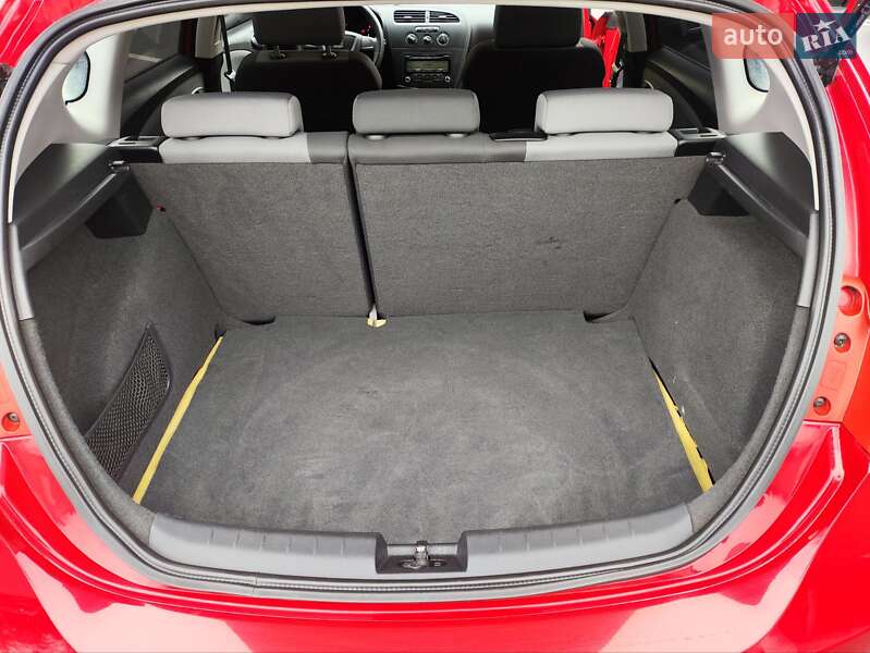 Хэтчбек SEAT Leon 2011 в Виннице