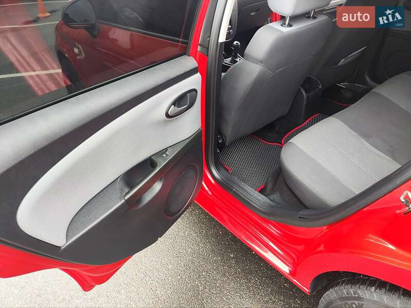 Хэтчбек SEAT Leon 2011 в Виннице