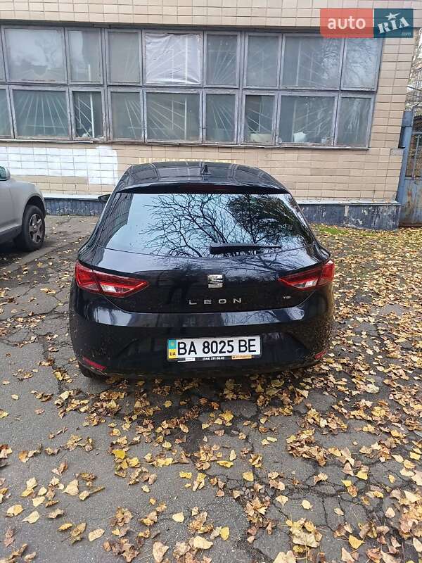 Хэтчбек SEAT Leon 2013 в Киеве