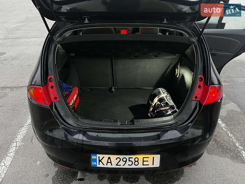 Хетчбек SEAT Leon 2006 в Запоріжжі