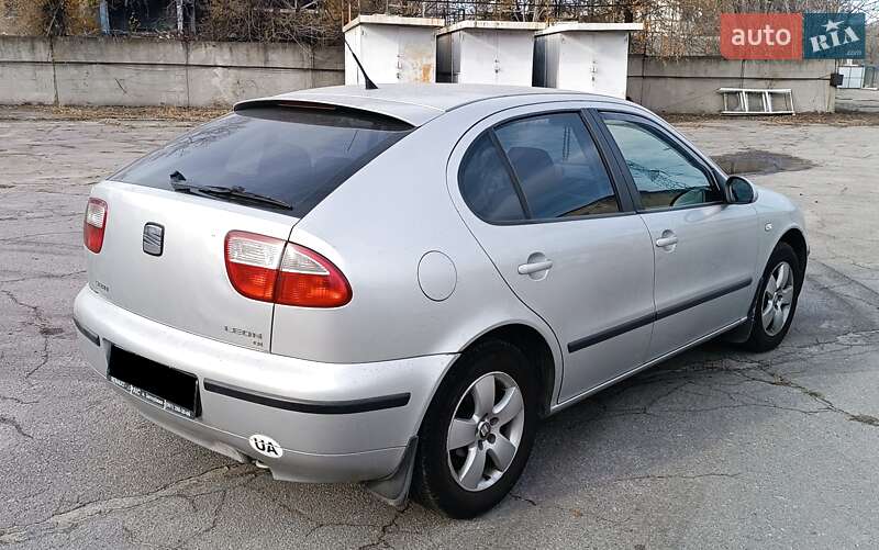 Хэтчбек SEAT Leon 2003 в Запорожье