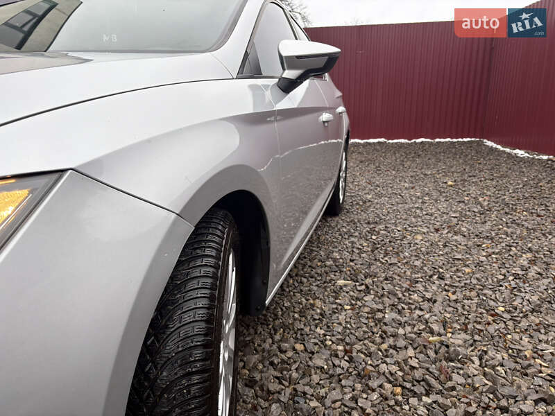 Хетчбек SEAT Leon 2013 в Бурштині