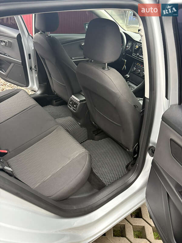 Хетчбек SEAT Leon 2013 в Бурштині